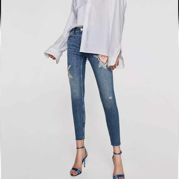 Zara Mid Rise Embroidered Distressed Raw Cuff Skinny Jeans  Size 4 - Picture 5 of 12